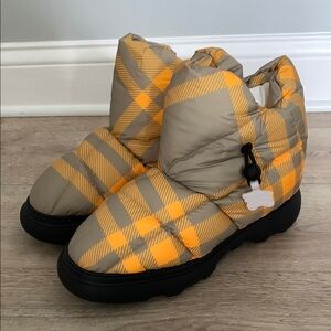 Burberry men’s pillow boots